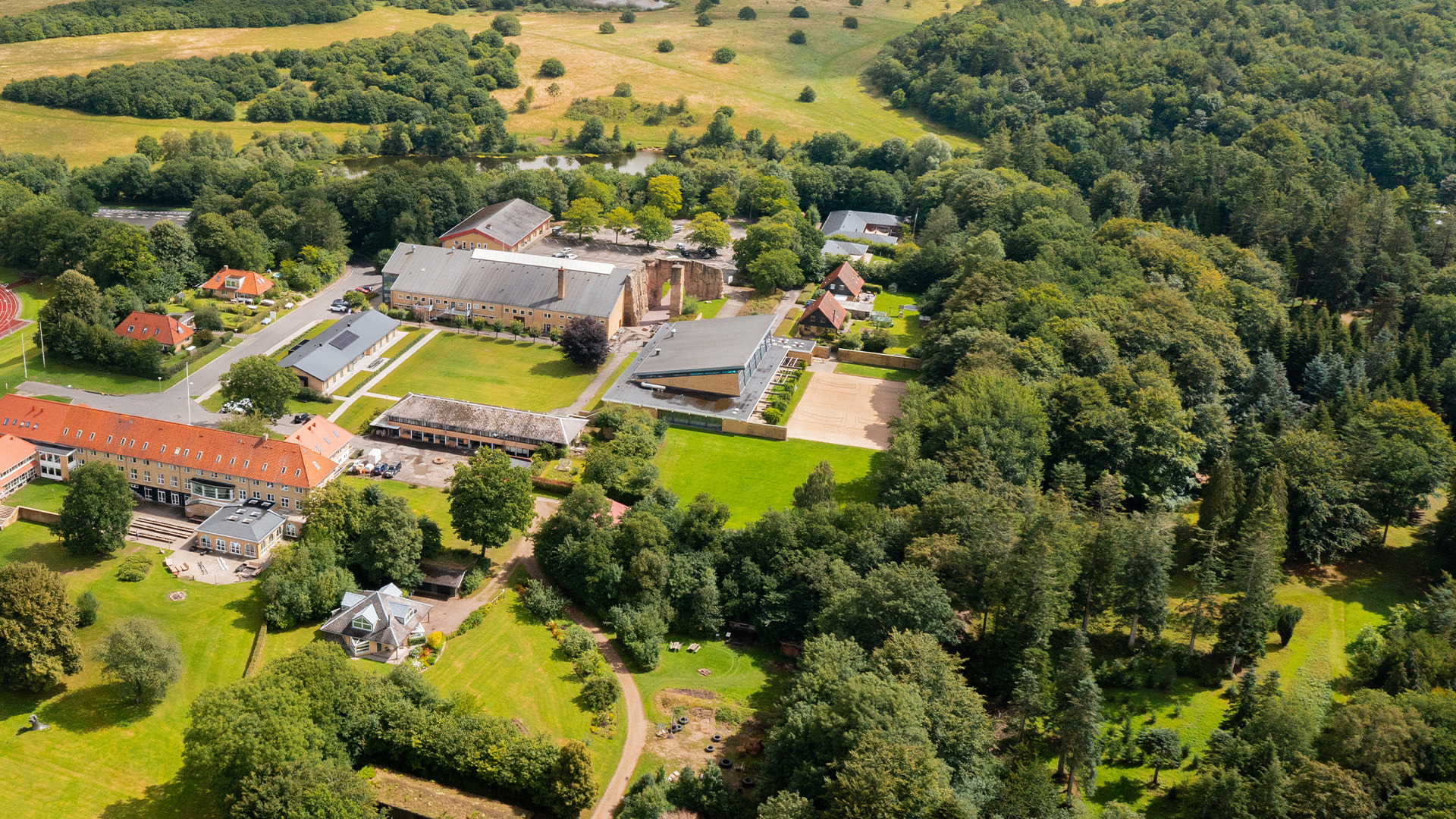1920X1080 Luftfoto Højskolen Skov